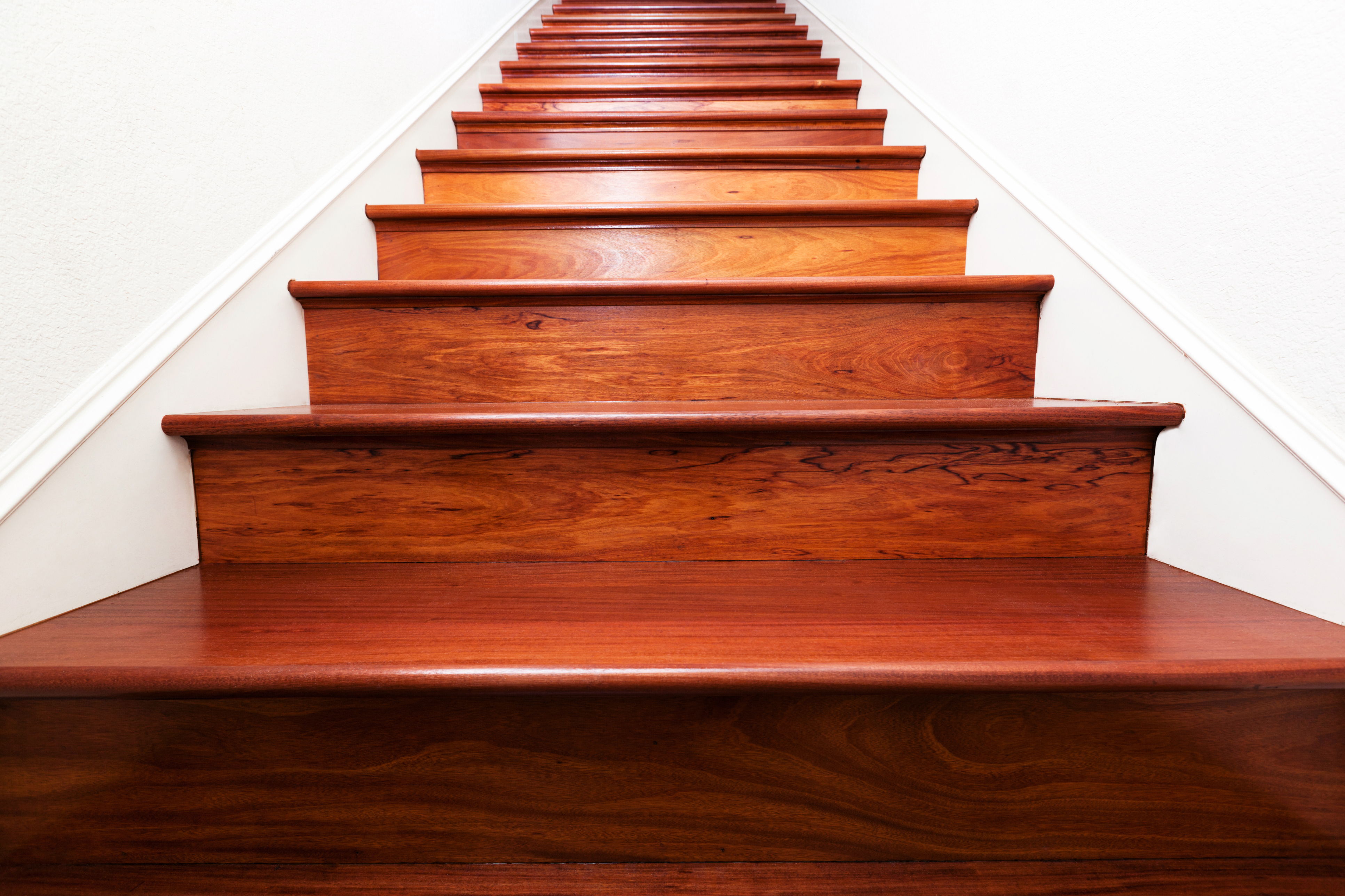 Виды ступеней. Деревянная лестница. Деревянные ступени. Ступеньки для лестницы. Деревянные ступени для лестницы.